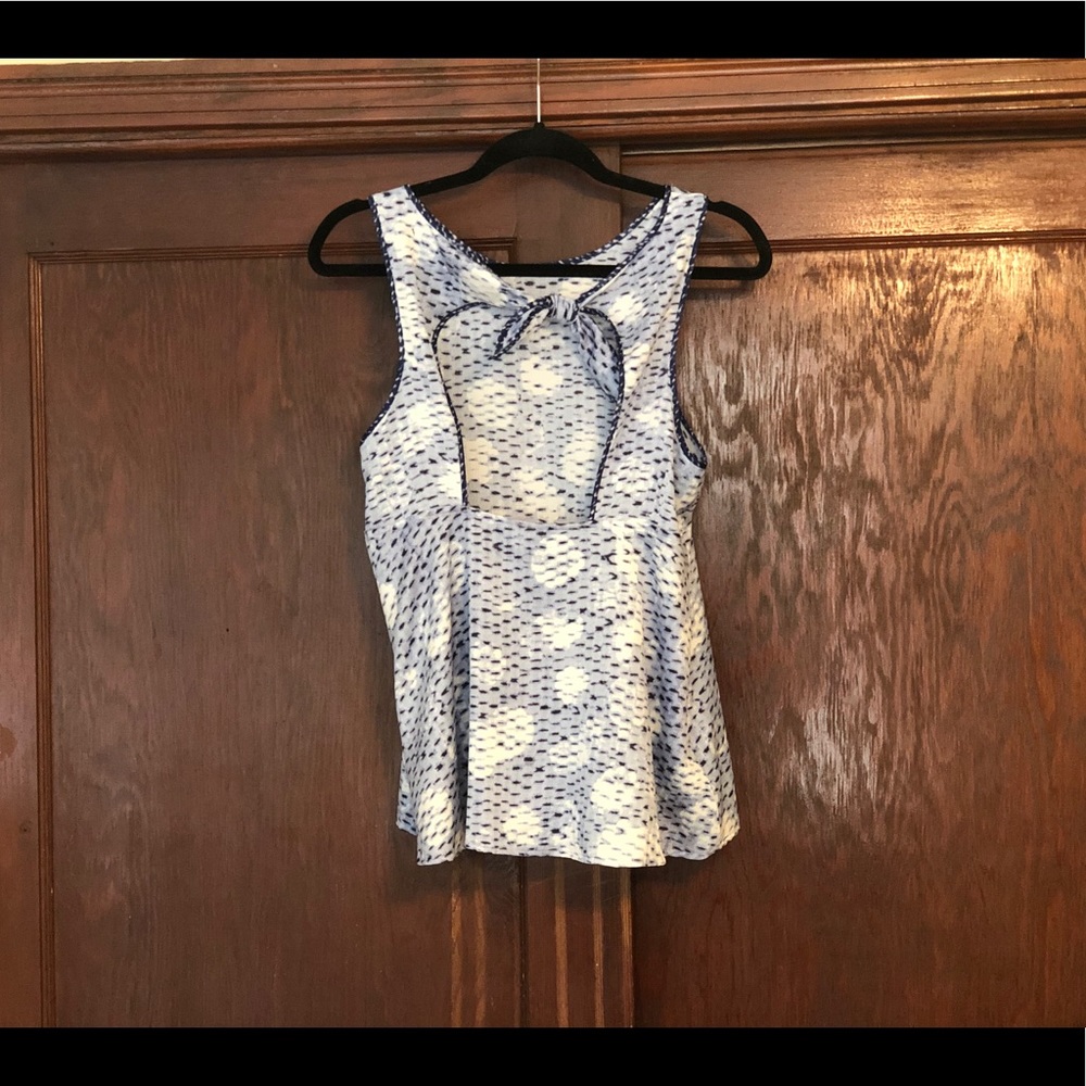 Adorable open back Lou & Grey tank top